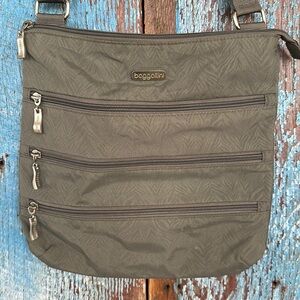 Baggallini Crossbody Shoulder Handbag Purse Gray Zip Travel RFID
